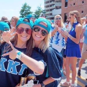 Meet your Posher, Whitney